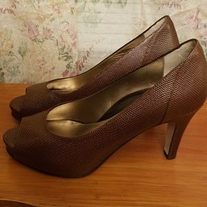 Dana Davis Brown 8 high heel shoes